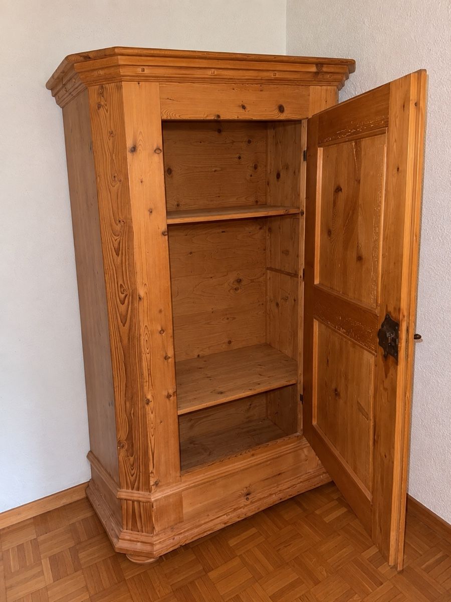 Armadi: Altholz Schrank – Usato da Trin Mulin venduto da leea.c 2