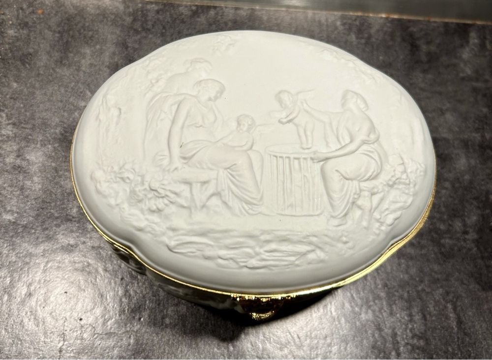 BELLE BOÎTE A POUDRE en biscuit, à décor de PIERROT. Ancien. EUR 58,00 - FR
