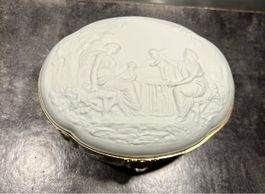 Belle Boîte à bijoux de Limoges, en biscuit, monture dorée