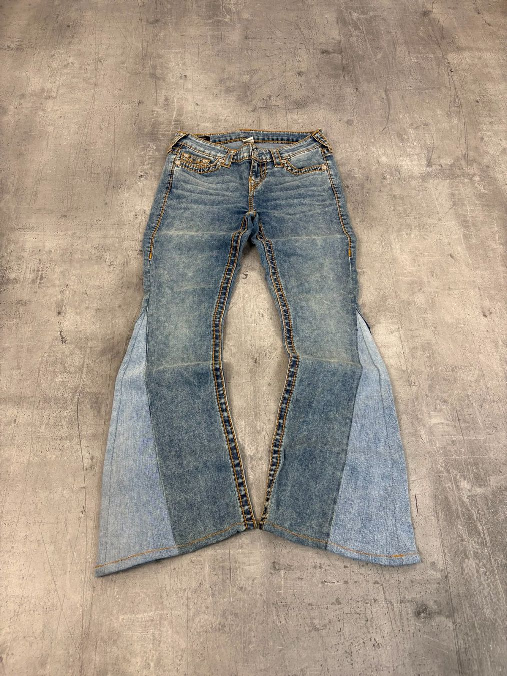 True Religion Jeans: Vintage True Religion Bootcut Flared Jeans (S) – Nuovo (secondo la descrizione) da Werdenberg venduto da hase.vintage 1