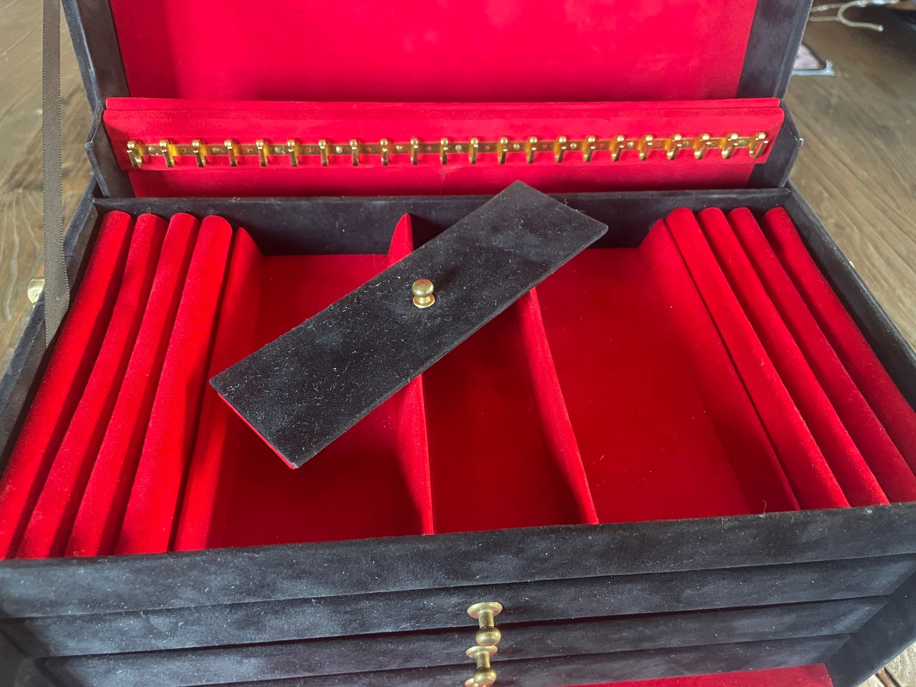 Portagioie: Schmuck Schatulle aus Samt – Usato da Volketswil venduto da rubin74 1