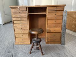 Miniature Établi d'Horloger Ancien / Maquette en Bois avec T