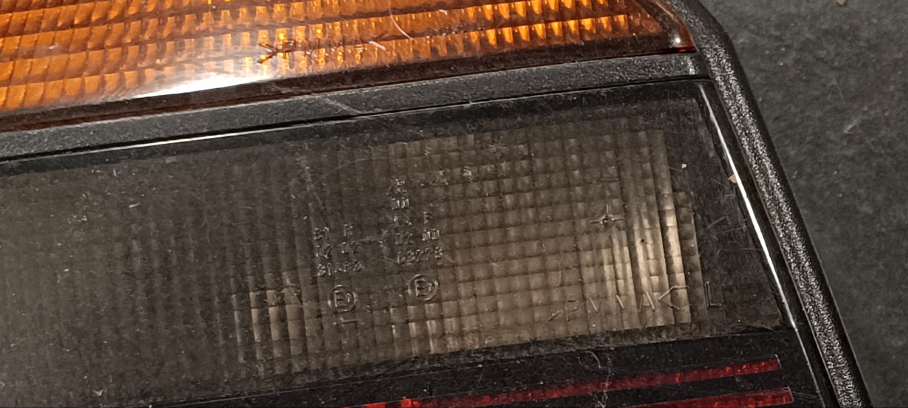 Hella Phares: VW Golf 3 Dunkle Rückleuchten – D'occasion à Raron par Sborter 2