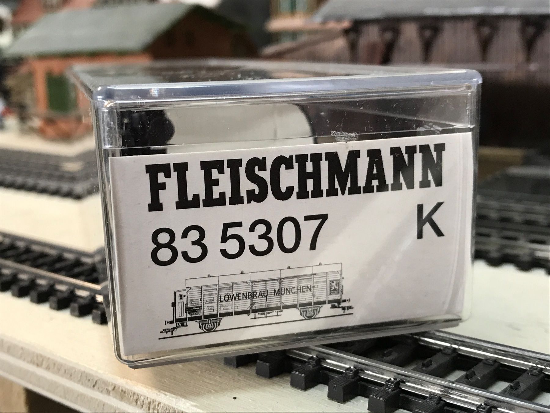 Fleischmann Modellini di ferrovie: Fleischmann Löwenbräu – Nuovo e nell'imballaggio originale da Gossau SG venduto da Krokodil344 6