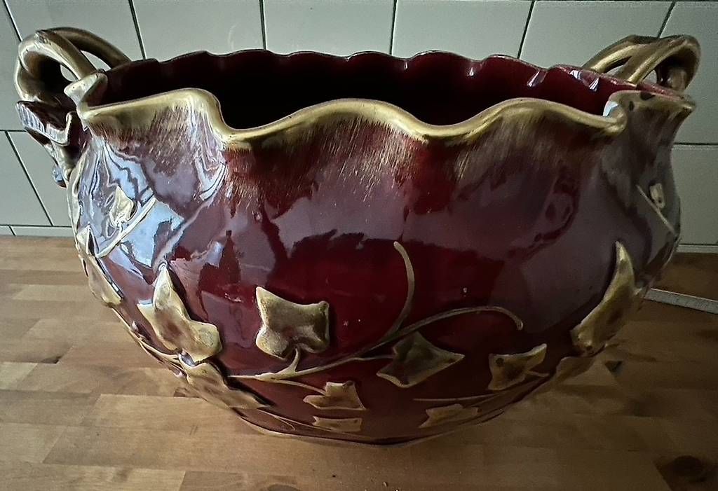 Vasen & Gefässe: Cache-pot décoratif rouge et or avec motif de feuillage – Gebraucht aus Aurigeno von nkj_6kgj