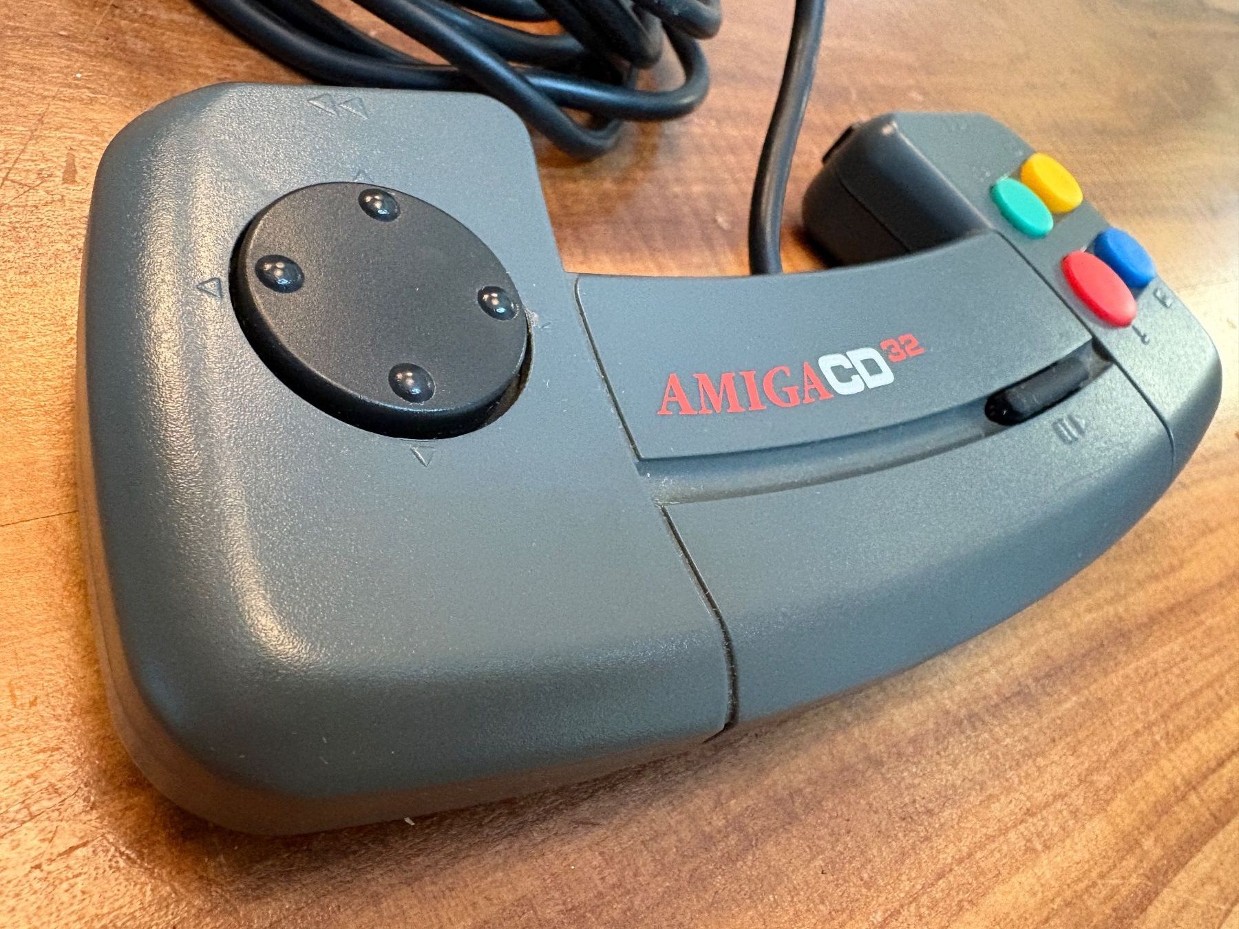 Commodore Controller: Amiga CD32 Original Controller – Gebraucht aus Niederhasli von Manuf0 2