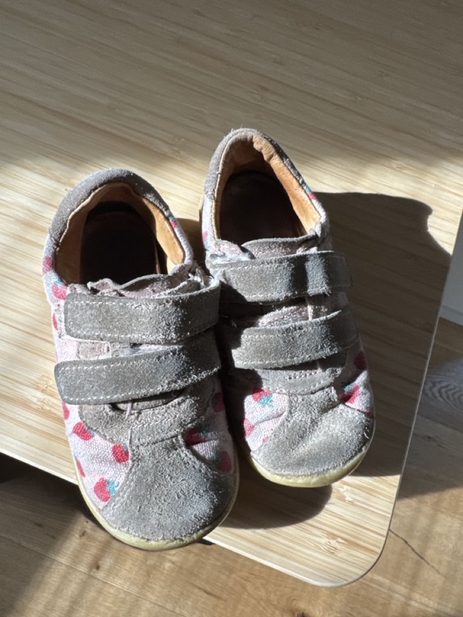 Schuhe für Jungen: Chaussures 24 Mrugala – Gebraucht aus Montreux von canori 1