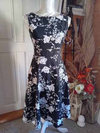 Robe d'été fleurie noire et blanche - Taille S/36 chic!