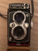 Appareil photo antique Yashica Mat-124