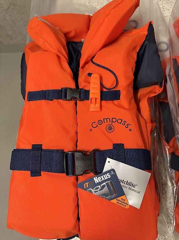 Giubbotti di salvataggio: Rettungsweste von Compass für Kinder – Usato da Weiningen TG venduto da BC-Aler-65 1
