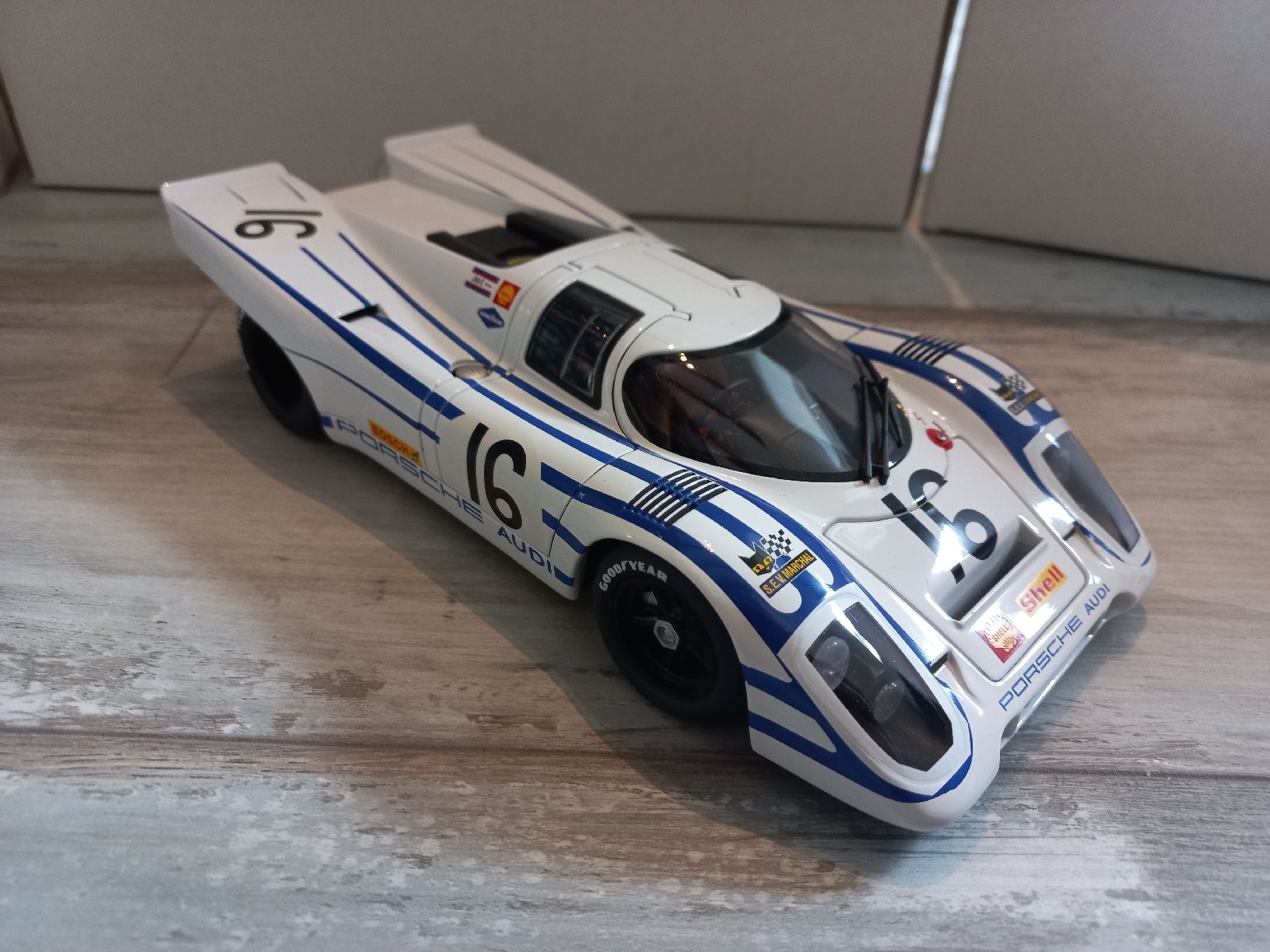 Autoart Modellautos: Porsche 917K 1/18 Autoart – Gebraucht aus Attalens von remy_s00 1