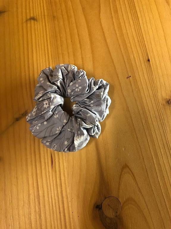 Accessori per capelli: Scrunchie Blumen handgemacht – Nuovo (secondo la descrizione) da St. Gallen venduto da mel_d2rj