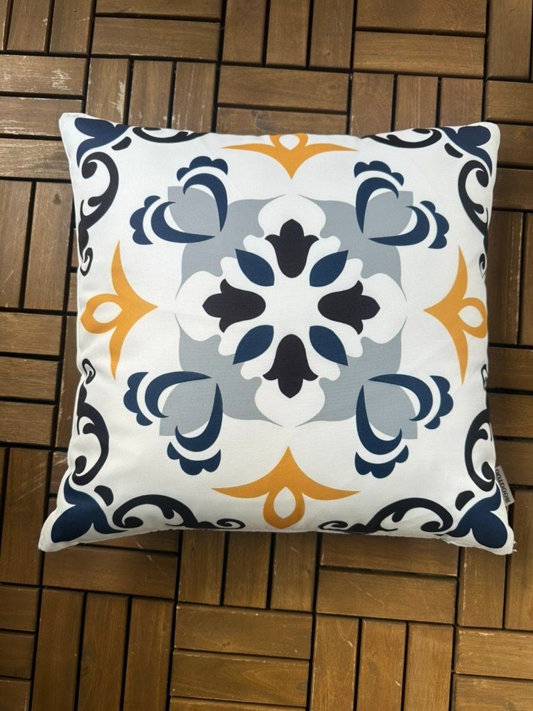 Cuscini: Outdoorkissen 45 x 45 cm – Usato da Spreitenbach venduto da Dafne05