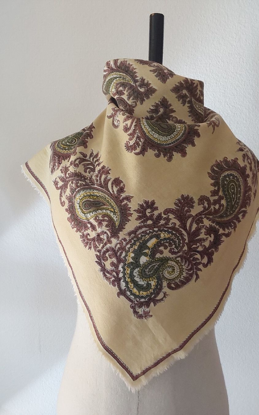 Foulards & écharpes: Tuch quadratisch Wolle – D'occasion à Köniz par scopello12
