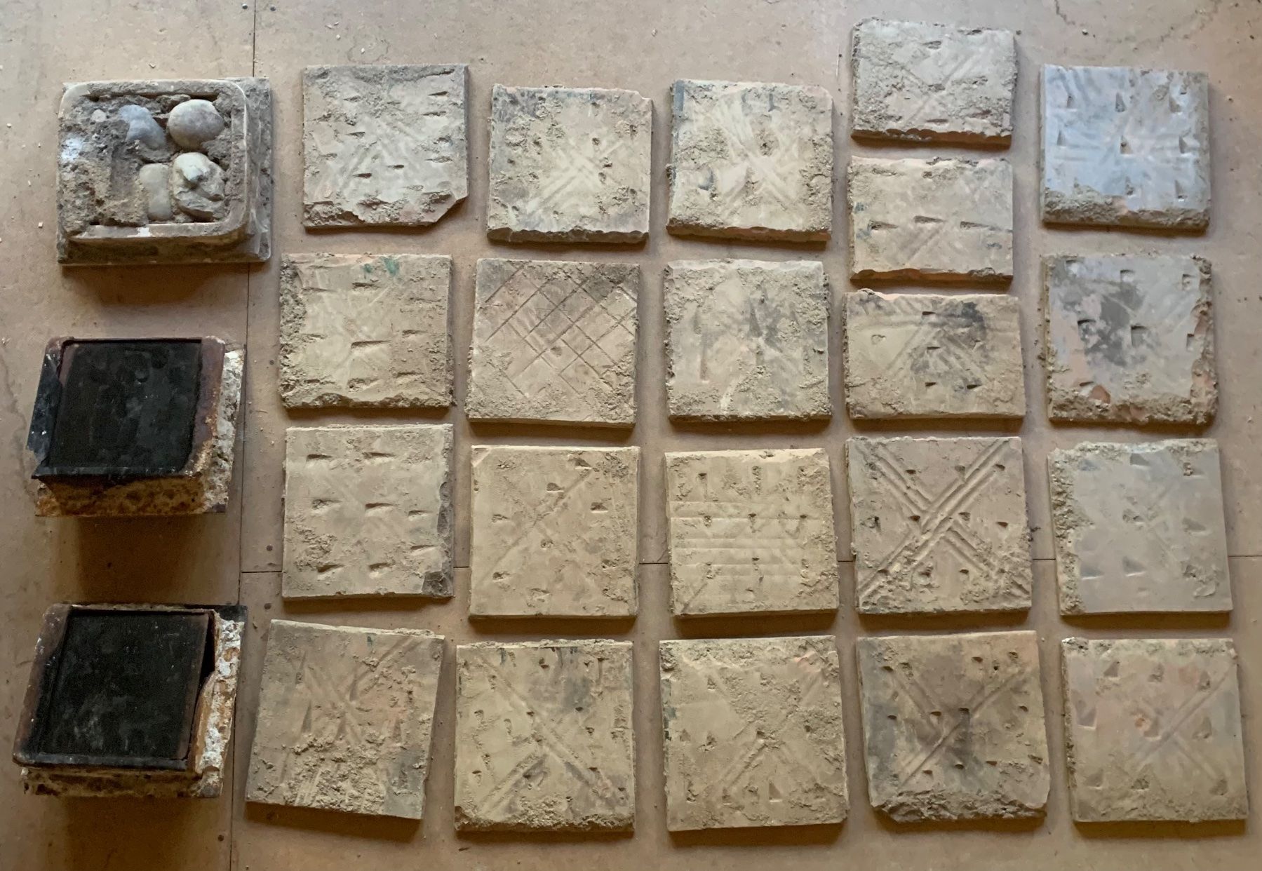 Altri mobili d'antiquariato: Alte Kacheln vom Kachelofen – Usato da Goldingen venduto da Bergler012 5