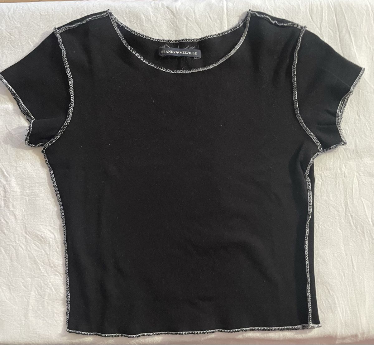 Brandy Melville T-shirt: Schwarzes T-Shirt, Brandy Melville – Usato da Basel venduto da noee_joset