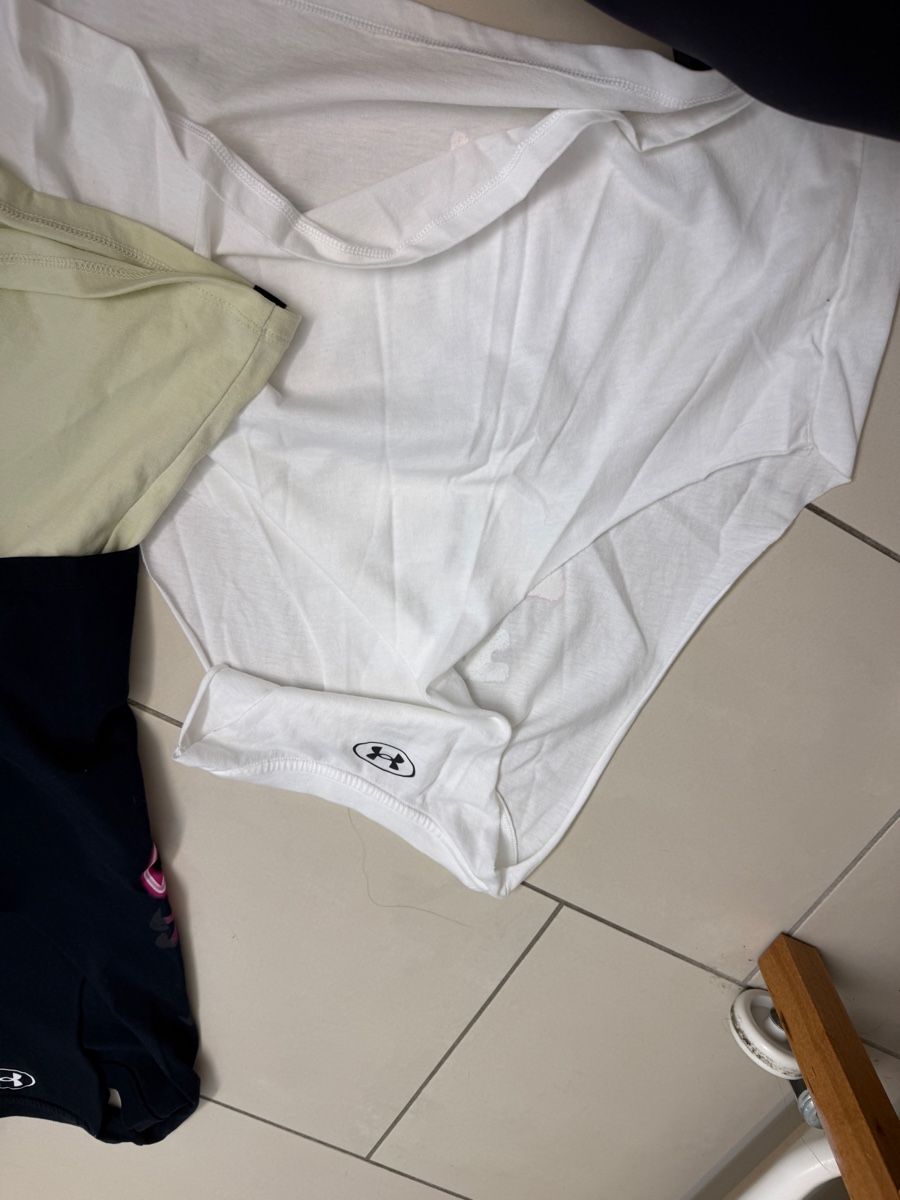 Under Armour Top: 3 under armour top  – Usato da Neerach venduto da the_modern_mini 4