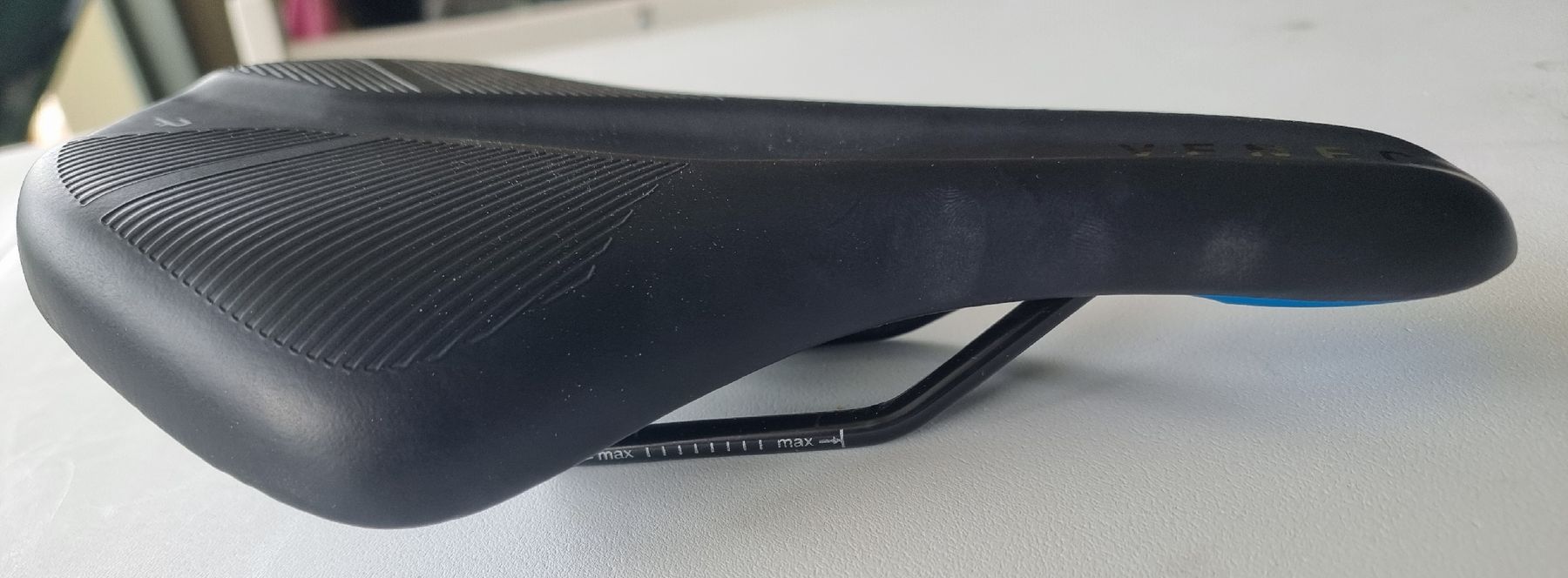 Pezzi di ricambio: Sella bicicletta VENEC nera  – Usato da Altdorf UR venduto da Adeleiro 1