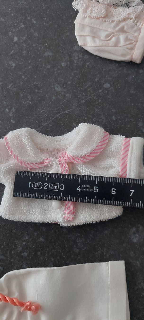 Case e mobili per bambole: Puppenstuben Puppenkleidchen  – Usato da Muri AG venduto da nindo1 6