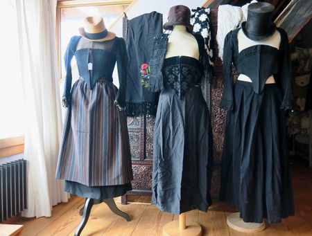 Set Theaterkleidung, Tracht, Trachtentücher, antike Kleidung