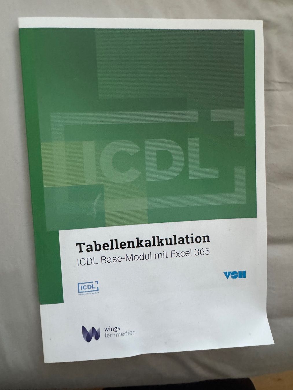 Libri: Tabellenkalkulation ICDL Base-Modul mit Excel 365 VSH – Usato da Gockhausen venduto da cor_h7gf