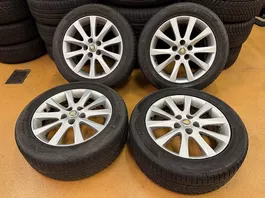 4 roues Mazda 17 pouces 225/55/17 hiver 