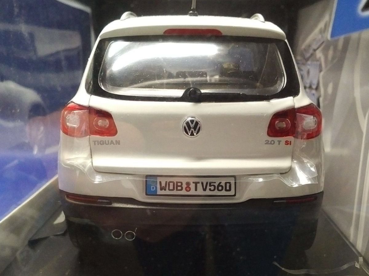 Norev Modellini d'auto: Vw Tiguan Norev 1:18 – Nuovo e nell'imballaggio originale da Fribourg venduto da 911cc 4