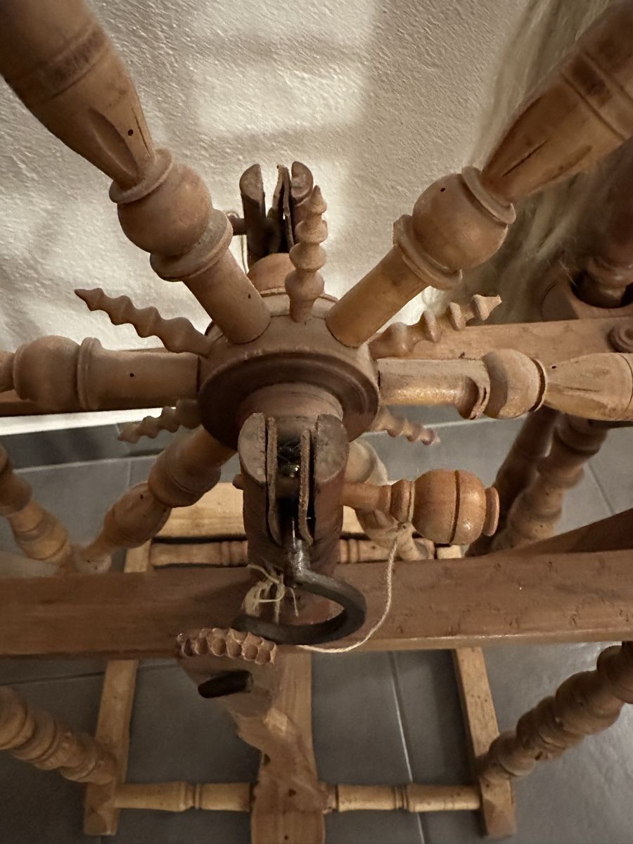 Ruote per filare: Spinnrad aus Holz – Usato da Schwyz venduto da Kolreuteria 5