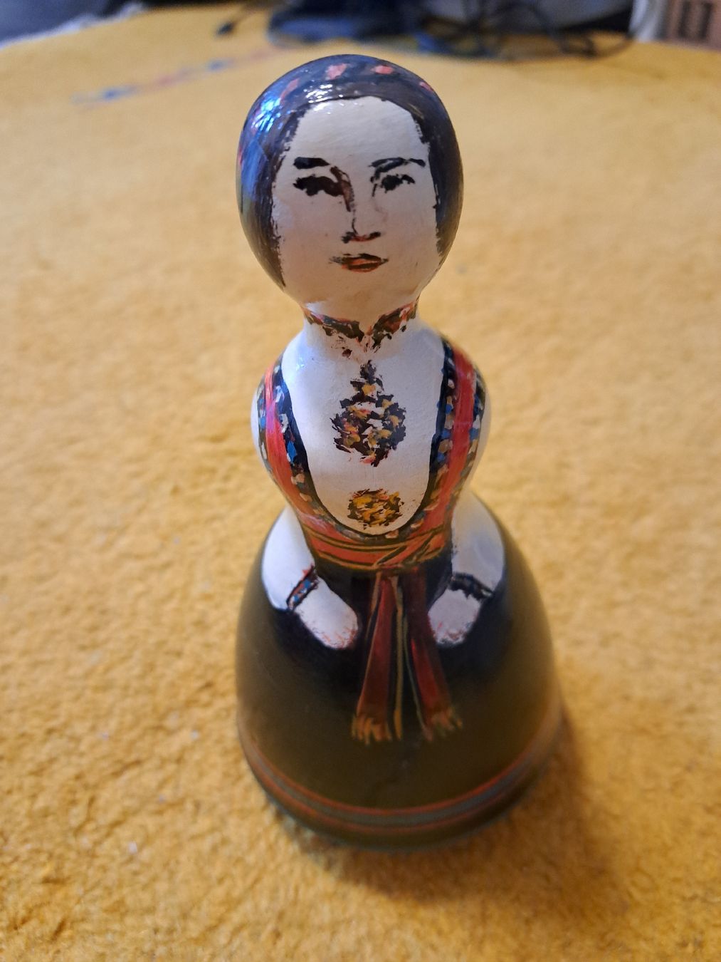 Figuren: Figure en bois - costume populaire – Gebraucht aus La Roche FR von seashellfan 2