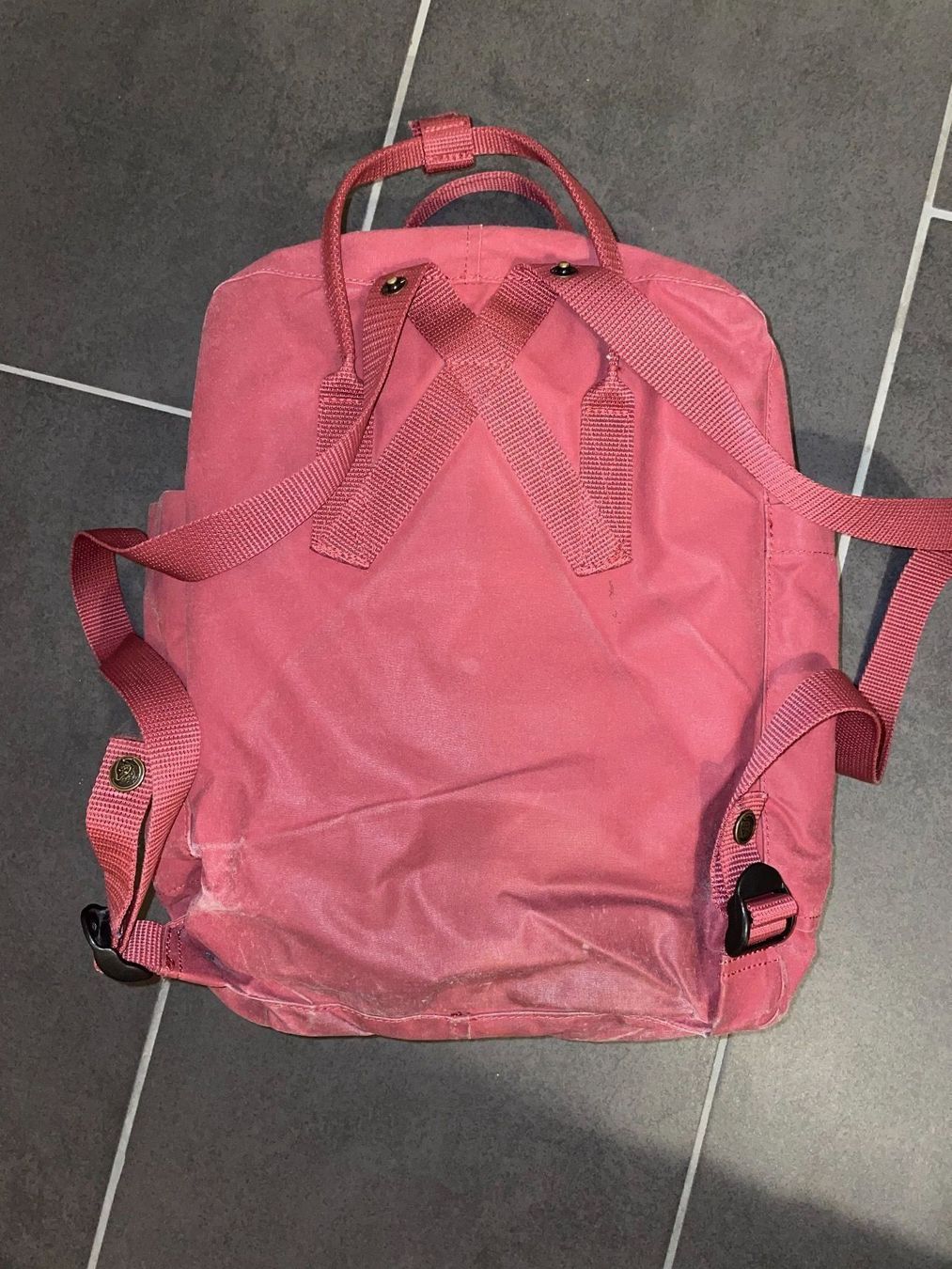 Fjällräven Zaini: Fjallraven Kanken Rucksack – Usato da Herznach venduto da Enya_m26 1
