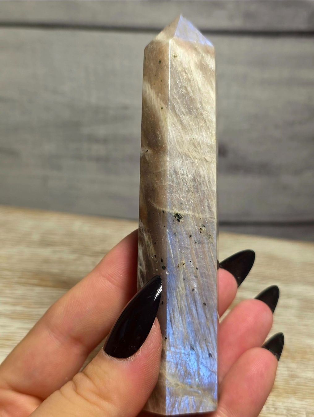 Minerali & Pietre curative: Mondstein Obelisk mit blauem Flash A 110g – Nuovo e nell'imballaggio originale da Matzingen venduto da Shay_Crystalz 2