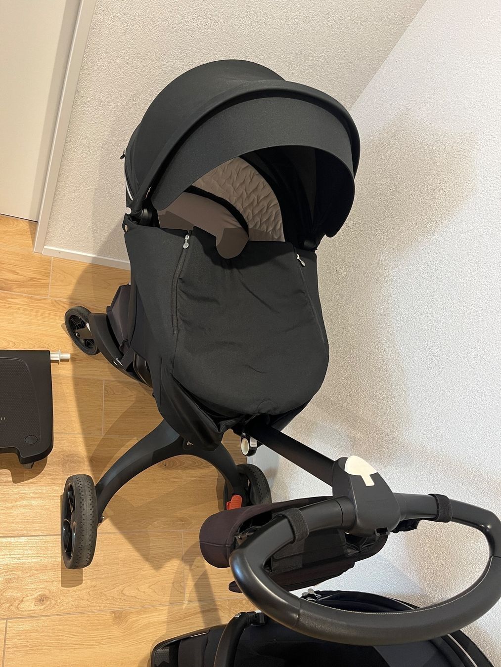 Stokke Poussette: Stokke Xplory V6 schwarz – D'occasion à Sennhof par Dealmonster 1