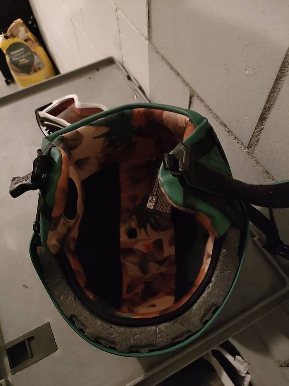 Caschi: Skihelm mit Brile – Usato da Heimberg venduto da kimmi1 1
