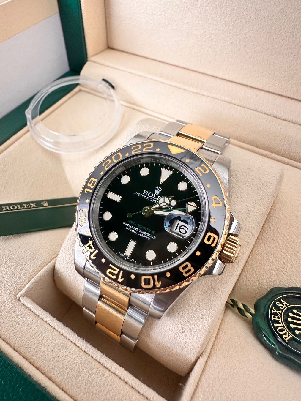 Rolex Orologi: Rolex GMT Master II - Ref. 116713LN – Usato da Genève venduto da SovereignWatch