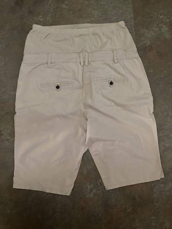 Pantaloni: Umstandshose kurz Gr 42 – Usato da Wettingen venduto da and_g5rx 2