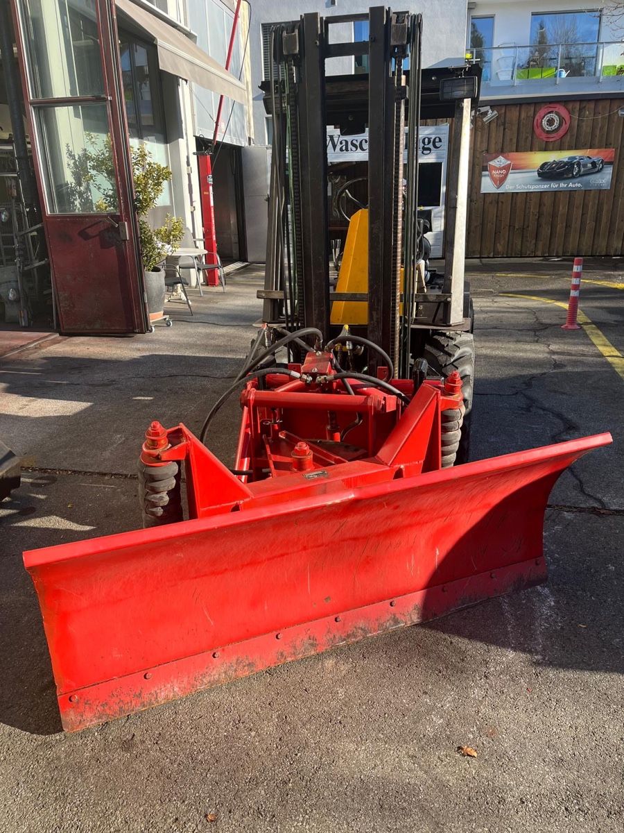 Carrelli elevatori e a forche: Geländestapler/Gabelstapler mit Schneespflug & Kippschaufe – Usato da Meggen venduto da Aur_r5rp 2