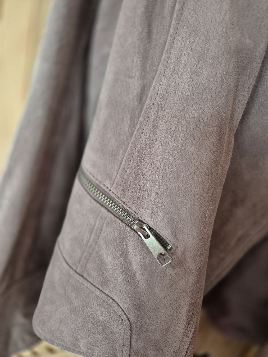 C&A Giacche: Damenjacke, Wildleder, helllila, Grösse 44, NEU – Nuovo (secondo la descrizione) da Lotzwil venduto da dr.feelgood 3