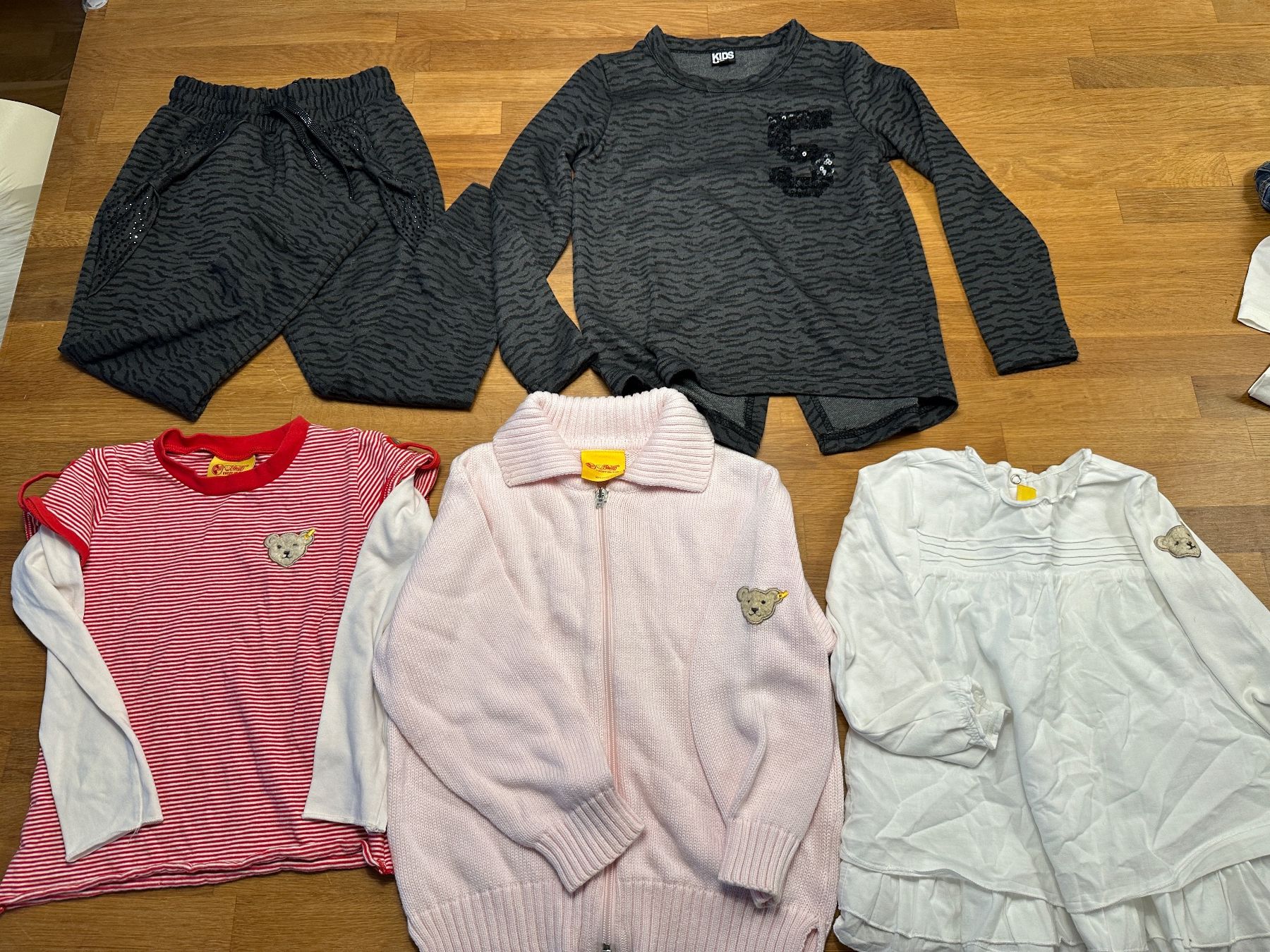 Lotti & Set di vestiti: Kinderset 5 Teile Gr. 104 – Usato da Zürich venduto da JuliaSp