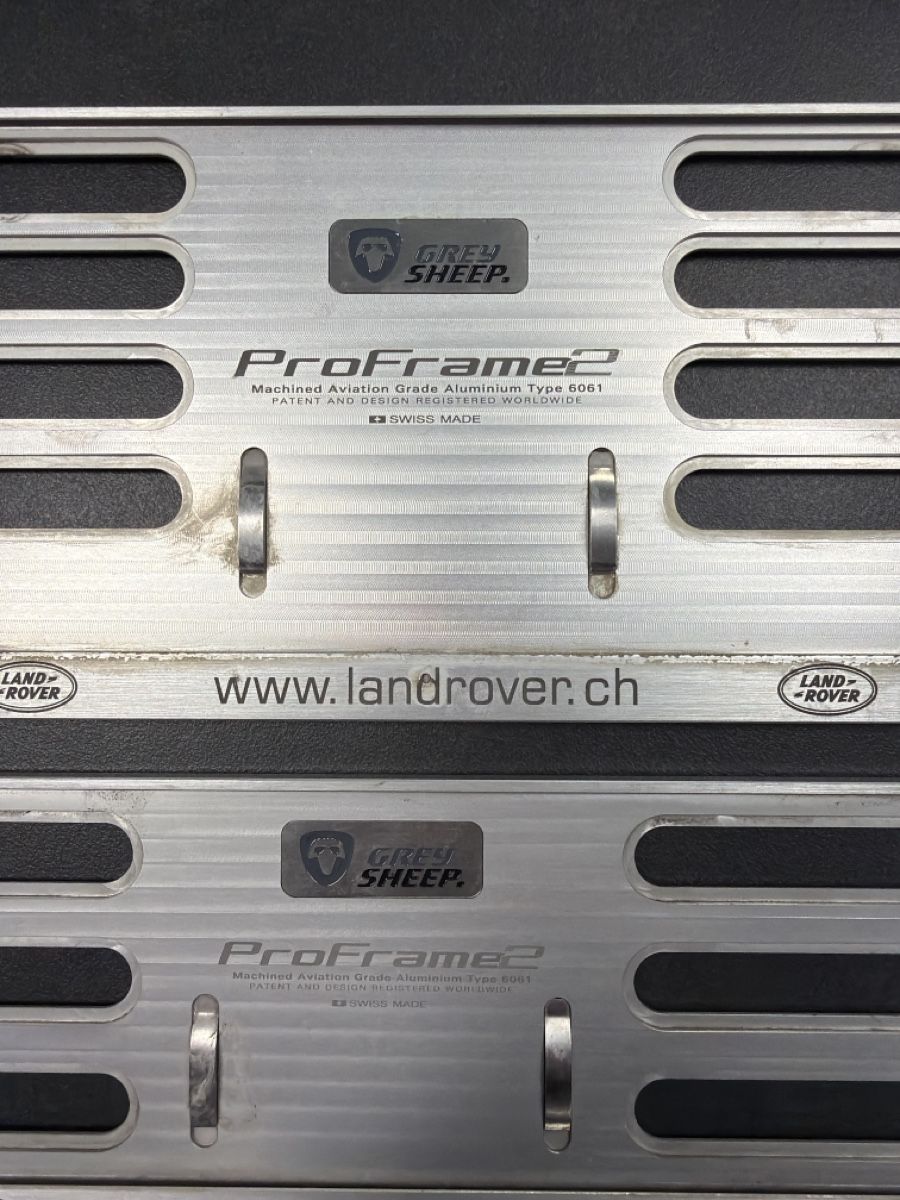 Accessori per altri veicoli: Kennzeichenhalter Pro Frame 2  Land Rover – Usato da Morbio Superiore venduto da Evita785 1