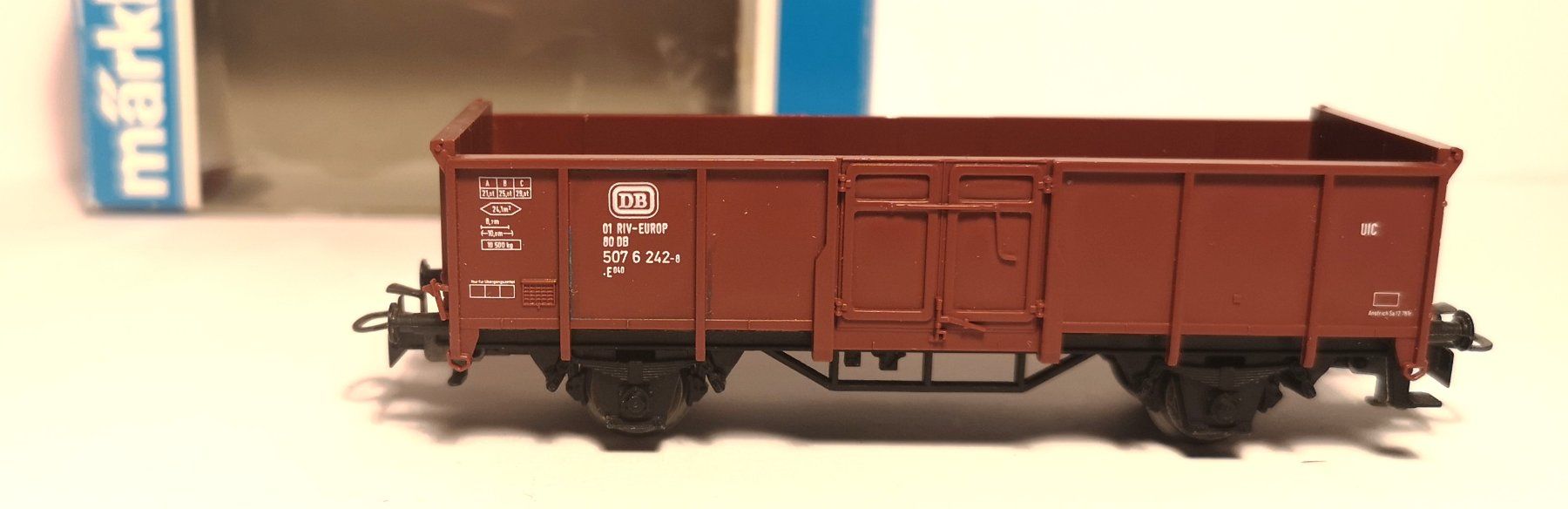 Märklin Modellini di ferrovie: MÄRKLIN DIESELLOK UND EISENBAHNWAGEN – Usato da Interlaken venduto da Wermon 3