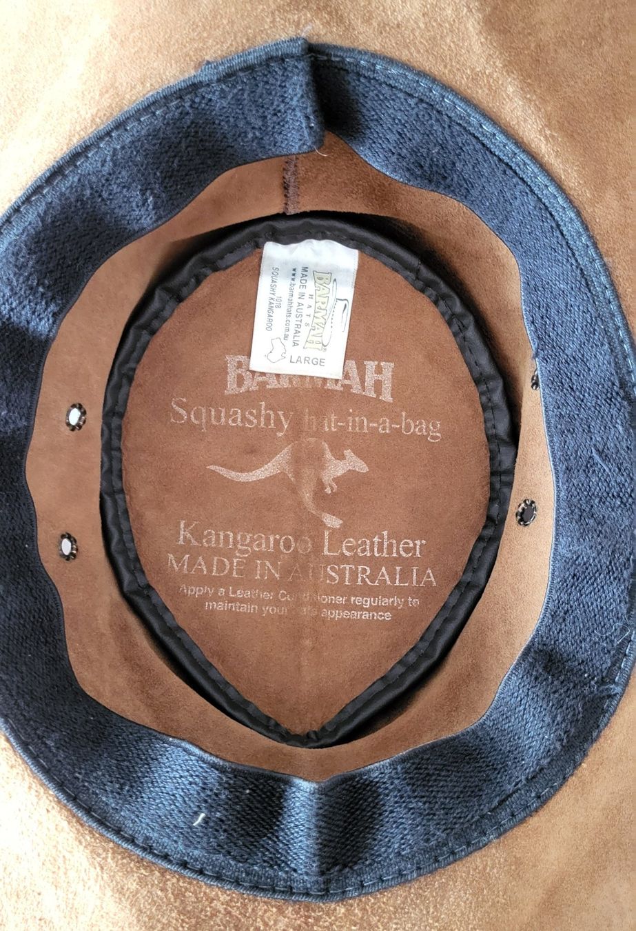 Copricapi, berretti & cappellini: Chapeau en cuir – Nuovo (secondo la descrizione) da Fribourg venduto da VictoriaShop7 5