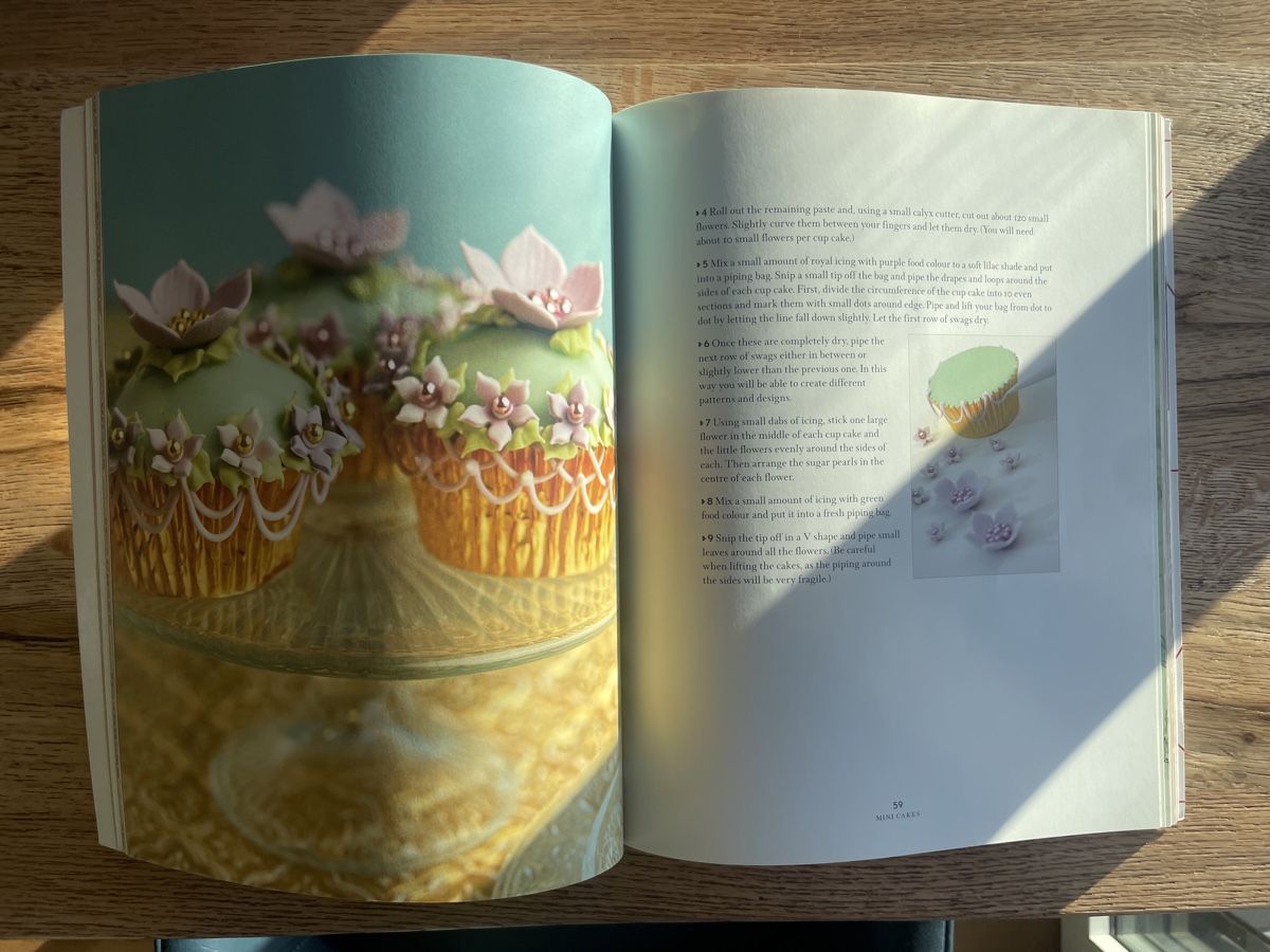 Libri: Cookbook „Romantic Cakes“ – Usato da Einsiedeln venduto da loubi02 1