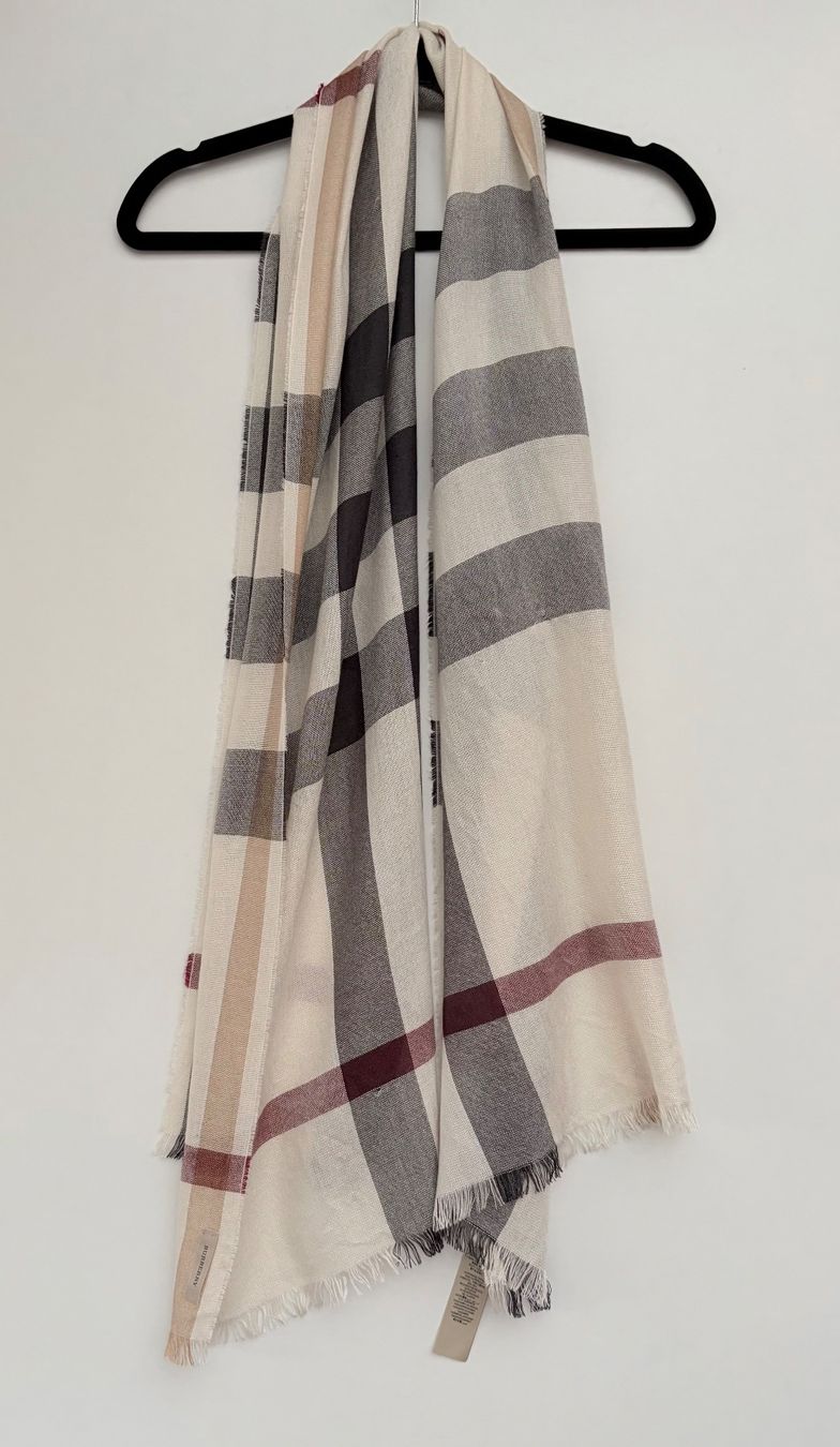 Burberry Foulards & écharpes: Burberry Seide / Kaschmir Schal – D'occasion à Unterägeri par Jutka_04 2
