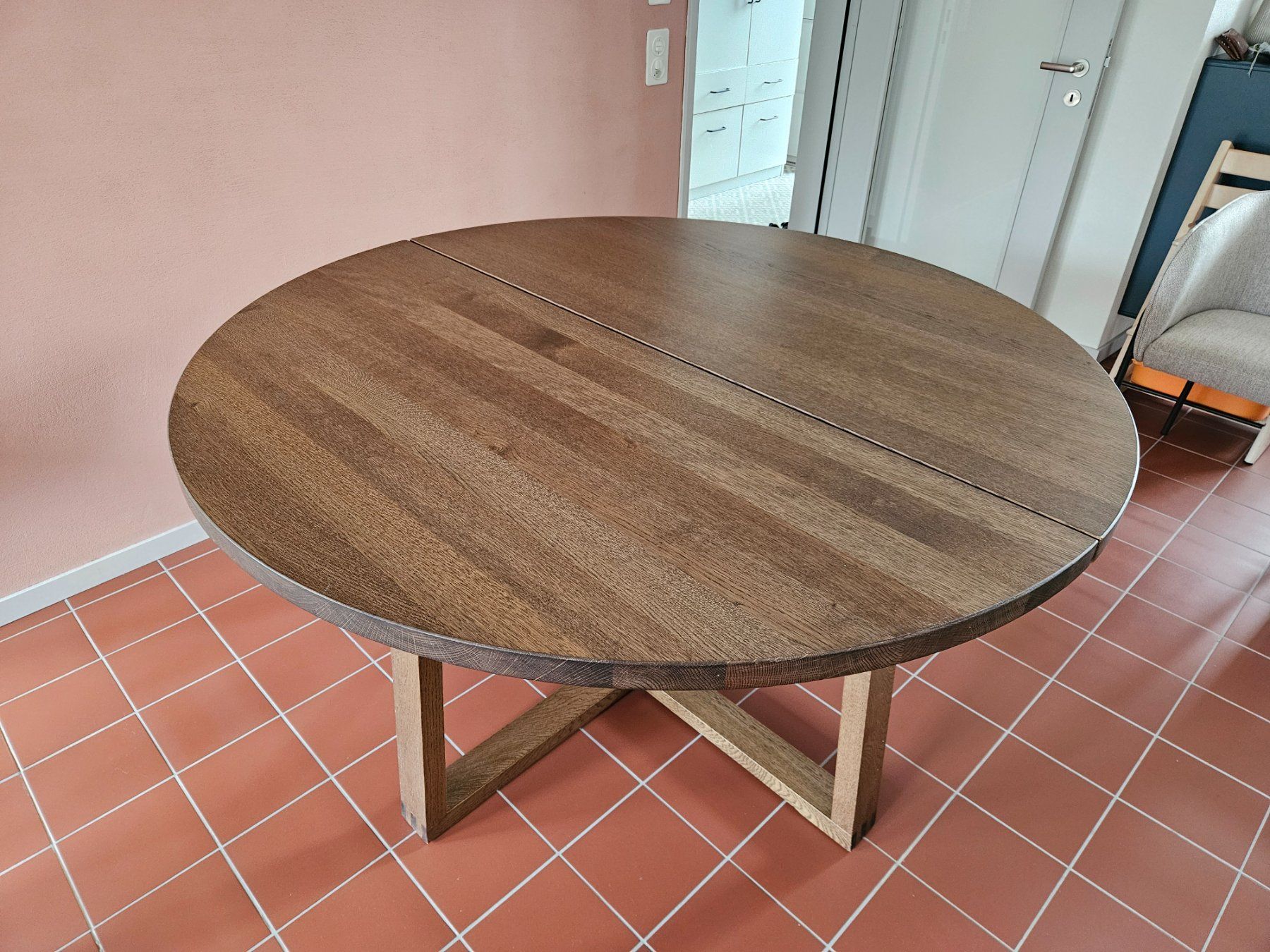 Ikea Tische: Runder Esstisch Eichenfurnier – Gebraucht aus Zürich von Jo.Be.
