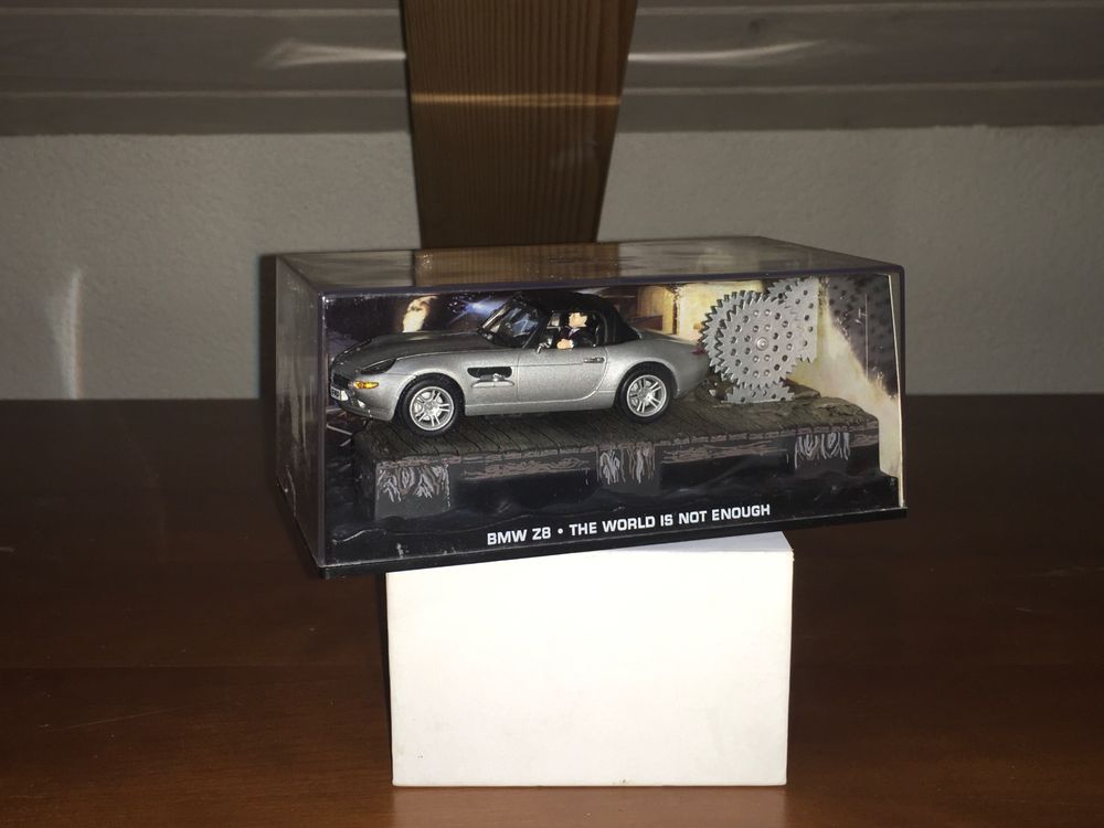 Bmw Z8 1 43 The World Is Not Enough 007 Bond 