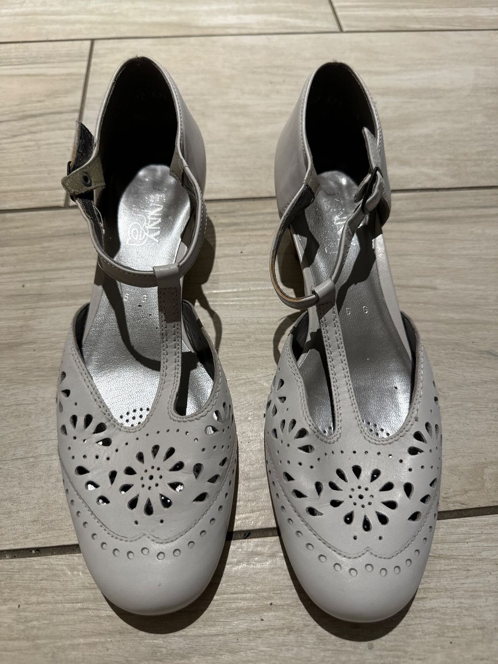 Damenschuhe: Sommer Schuhe weiss Gr 6, 41 – Neu (gemäss Beschreibung) aus Gelterkinden von Familienferien