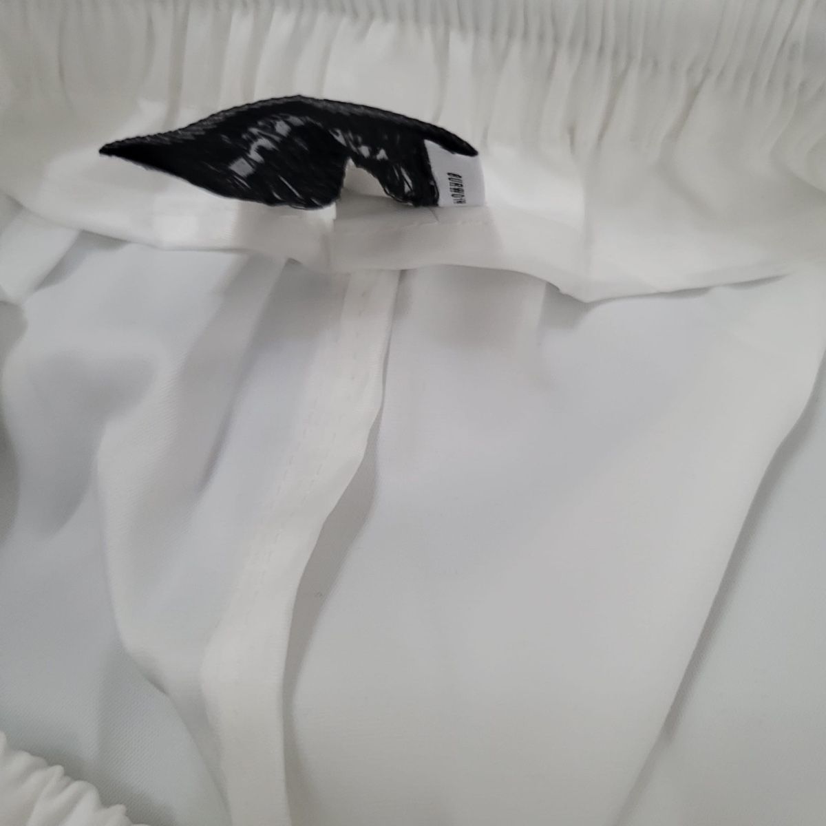 Burberry Pantalons: Burberry shorts – Neuf (Voir description) à Allschwil par lor_6cgq 3