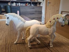 Schleich Pferde, 2 Stk, guter Zustand, Spielzeug, Top!