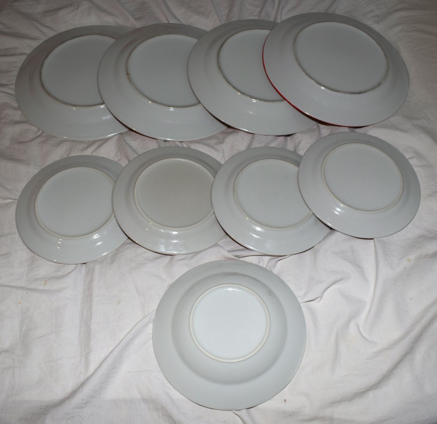 Assiettes: Rot Weiß Getupft Teller – D'occasion à Oftringen par Dodgen 1
