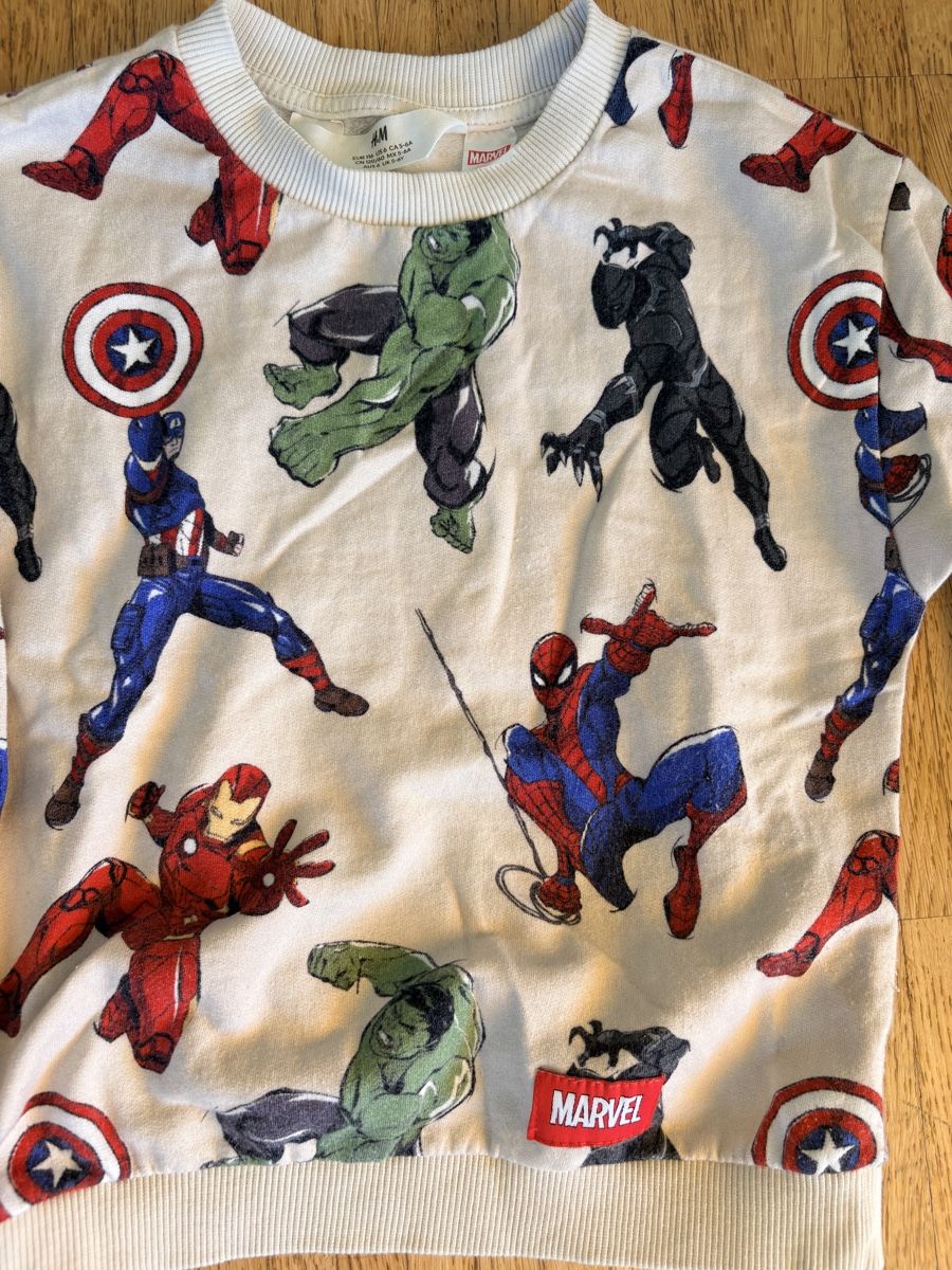 H&M Pulls et sweat-shirts: Pullover H&M Marvel Comic Print Grösse 116 getragen – D'occasion à Zürich par Greenleaves 1